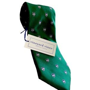 Brand new RARE Vineyard Vines tie